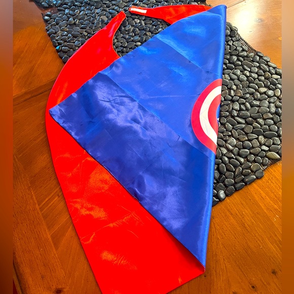 Captain America Cape - Picture 4 of 7